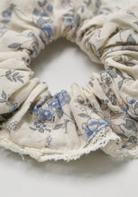 Load image into Gallery viewer, Helisei Scrunchie