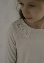 Load image into Gallery viewer, Nancy T-shirt Cream
