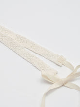 Load image into Gallery viewer, Armeria Hair Band
